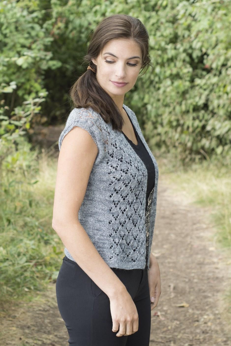 Alpaca Lace Peruvian Tones Whisper Vest Designed by Cheryl Beckerich Skill Level: Sizes Gauge: 22 sts x 32 rows = 4 (10 cm) in Stockinette stitch 20 sts x 32 rows = 4 (10 cm) in Lace pattern