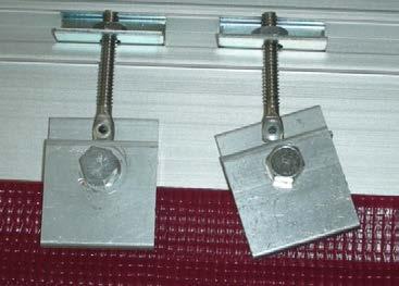 square. Photo 6b (below) Don t mount clamp crooked Make sure you mount and tighten clamp squarely onto edge of banner.