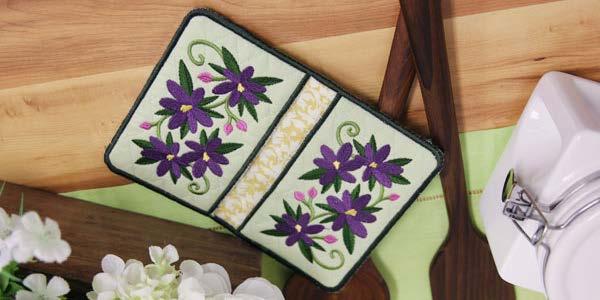 Pot Holders (In-the-Hoop) Bring color and personality into your kitchen with pot holders stitched entirely in-the-hoop!
