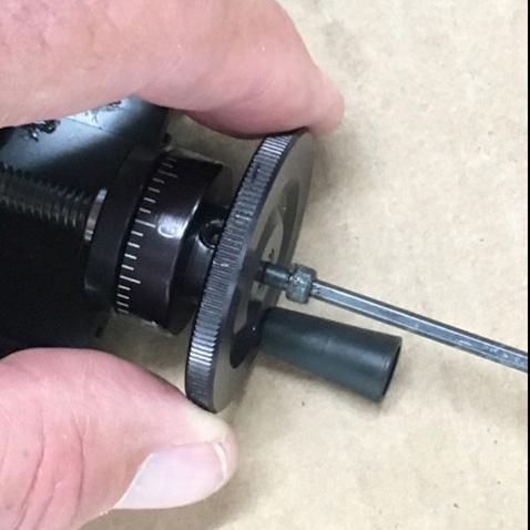 See Leadscrew Detail 20 40520 30 Figure 2 Photo 29 Photo 30 NOTE: Before you tighten the handwheel set screw for the final adjustment, you must rotate the handwheel so the set screw picks up on a