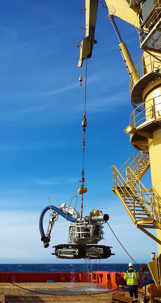 OFFSHORE CRANES Well proven design from NOV, with renowned heave compenstad cranes NOV cranes are also on Ocean Installer s two other vessels, operated by Solstad and have a highly robust offshore