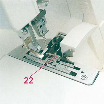 Swiveling stitch width latch For standard overlock seams: