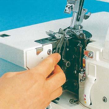 To insert: Attach the new upper blade and gently tighten the fastening screw. Then turn the handwheel until the upper blade is in the lowest position.