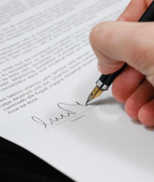 What information do I need to put in an employment contract or support worker agreement? Making employment contracts and agreements for workers can be complicated.