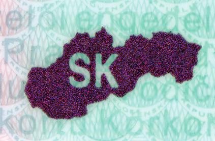 Opticky variabilná farba (OVI) Optically Variable Ink (OVI) Motív mapy Slovenska je vytlačený špeciálnou farbou vyznačujúcou sa zmenou farebného odtieňa (z purpurovej do
