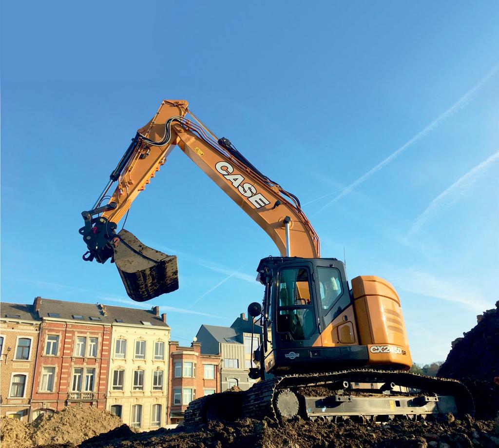 UTILAJE Un prim client din Belgia a fost în totalitate sedus de CX245D SR, noul excavator compact recent adăugat seriei D de la CASE Primul excavator CX245D SR cu rază de pivotare scurtă, ce a fost