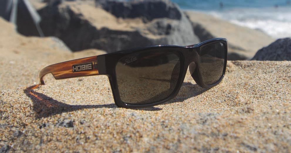 THE WEDGE HYDROCLEAN POLYCARBONATE LENSES TR-90 FRAME MULTI BARREL HINGES 6 BASE POLARIZED LENSES M FIT 55-18-140 RX FRIENDLY THEWEDGE-292928 THEWEDGE-292928 SHINY BROWN WOOD GRAIN