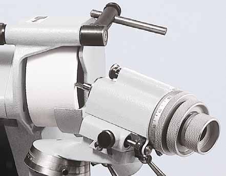The heart of the S0, the index head, can take tools up to a maximum diameter of 18 mm and be adjusted crosswise to its vertical swivel axis to grind off-center radii.