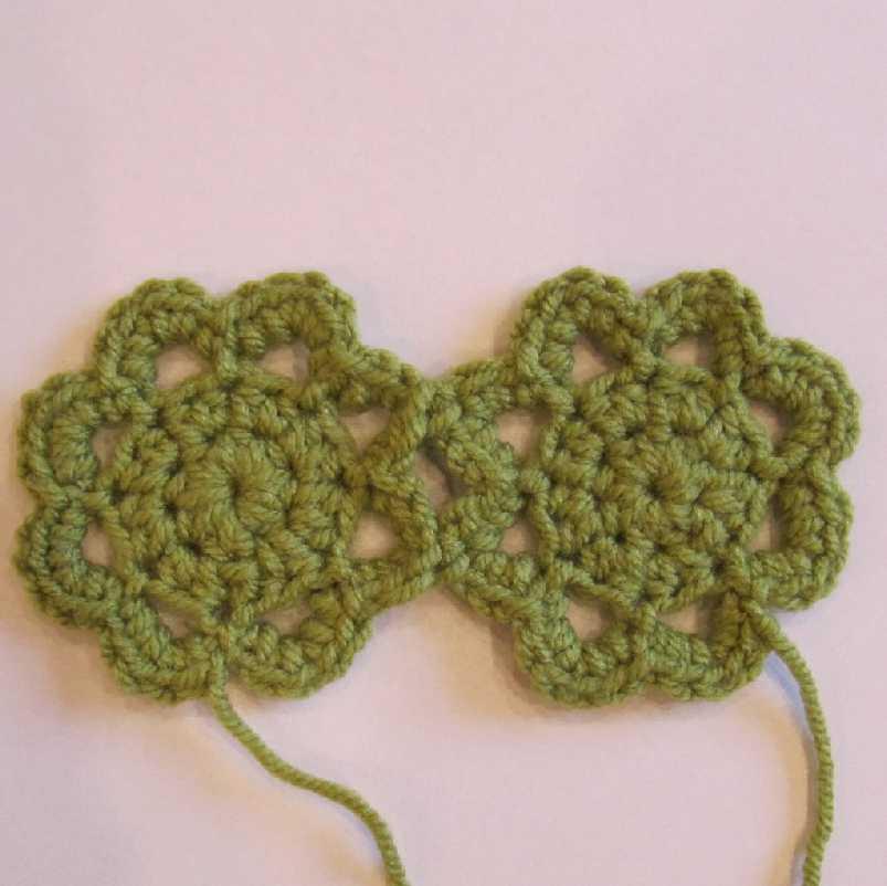 Repeat again for the second petal, then work your the rest of Round 4 as the first motif. Make 5 more motifs.