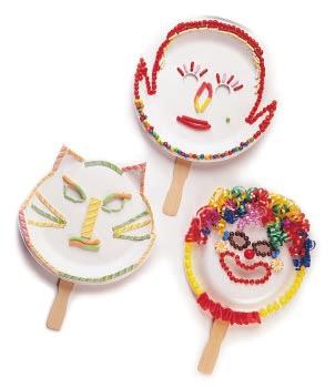 GIFTS & CANDY FUN Candy masks Let your little ones create a sweet mask at their next party. Edible candies are attached with Royal Icing.