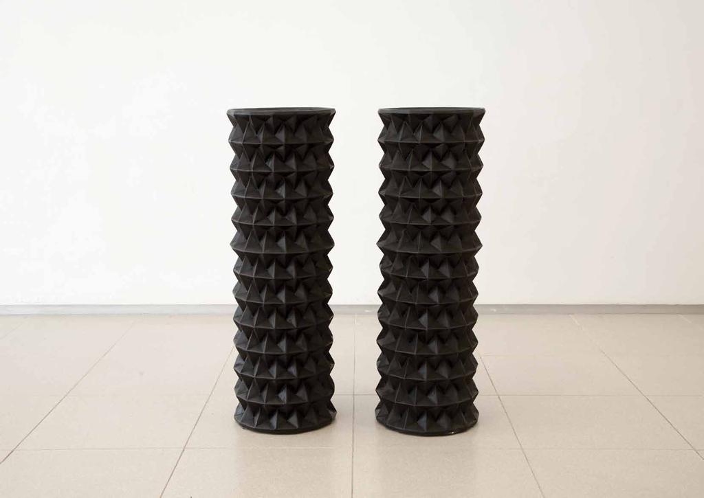 T29\\ Tranks \\ vase Designer \\ Ilan Garibi and Ofir Zuker Materials \\ ceramic