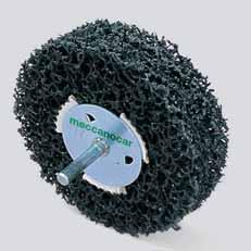 ABRASIVES Pickling disc with pin HIGHLY RESISTANT NYLON FIBRE DISCS WITH INCORPORATED ABRASIVE AND SPECIAL ALLOYING ELEMENT FOR USE ON PORTABLE LAPPING MACHINES, ALSO WITH MORE THAN ONE DISC.