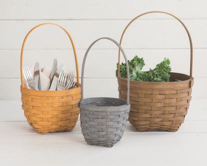 Dine Around with Ne st toge the r for eas y st orage! the Perfect Pair! The versatile Dine Around Basket is perfect for serving up a sandwich and fries.