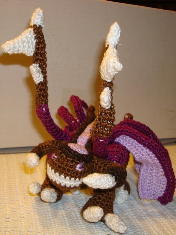Starcraft 2 -- Zergling amigurumi Crochet pattern Introduction The Zergling is a figurine from the game Starcraft 2. I constructed a fully grown up zergling amigurumi with wings and slash arms.