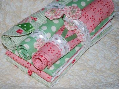 Then use the Bib strap to wrap around the set and clip the ribbon using one side of the clips, letting the other clip just dangle.