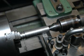 Cut a further groove at this setting which will be the waste part in the middle of the double collet. Note if the bar is longer than 4.7 there is no problem.