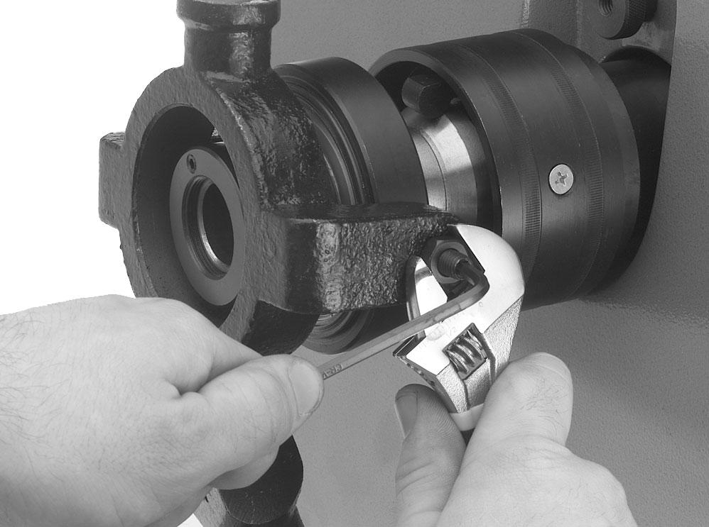 Locking Yoke To secure the locking yoke to your lathe: 1. Thread the connecting rod and locking yoke onto the pivoting rod connector as shown in Figure 9. 4.