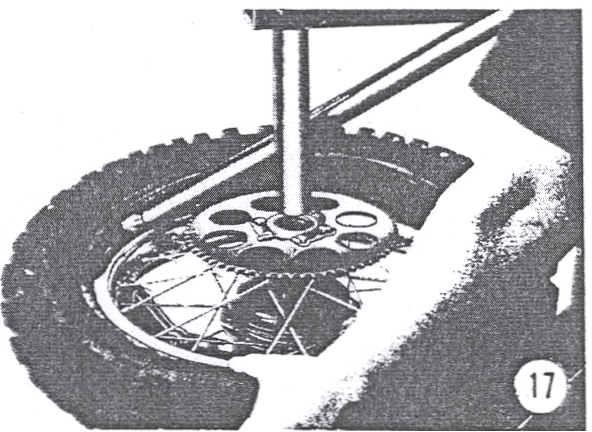 Lay the tire on the wheel and rotate pivot arm into position and lock. Readjust center post to desired position if necessary and secure knob. (PHOTO 16) 17.