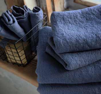 Soft, easy care, highly absorbent, these towels are ideal in any environment. Fabric density is 195g / m².