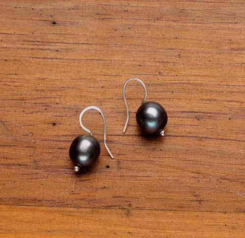 TECHNIQUES balling wire ends, drilling pearls, forming earring wires, filing, sanding Sweet & EASY Pearl Drop earrings Make simple and elegant earrings from a pair of pearls on hand-forged