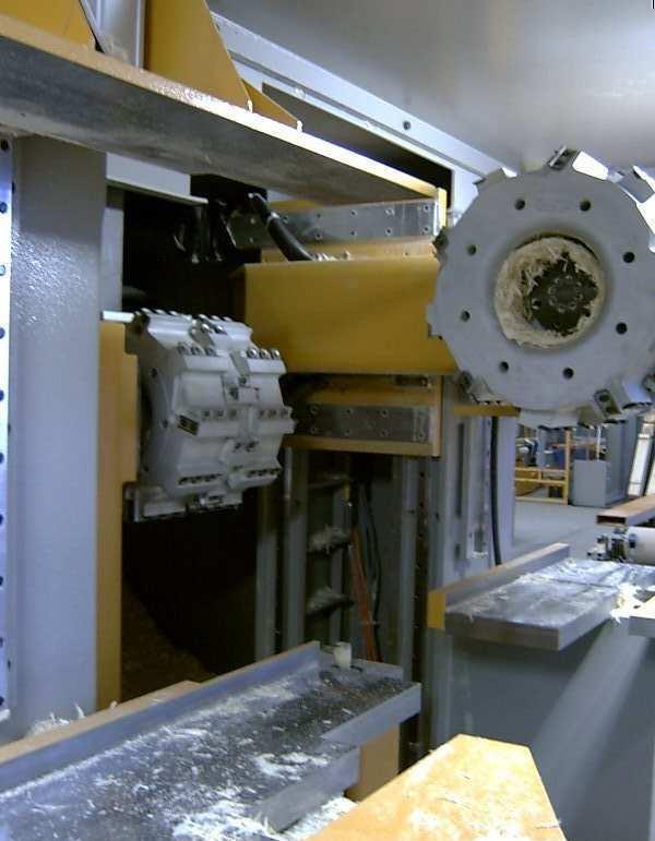 1 Circular blade unit: Motor of 23 kw Blade ø 1000 mm Programmable turns 1400 rpm Adjustable position 0-350 for straight