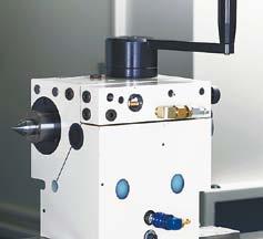 The fine adjustment enables taper corrections in the range below 1 μm when grinding between centers.