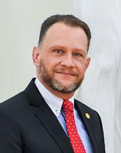LUIS MARTÍNEZ Luis MartÍnez on asejuht Tšiili saatkonnas Helsingis, mis on akrediteeritud ka Eestile.