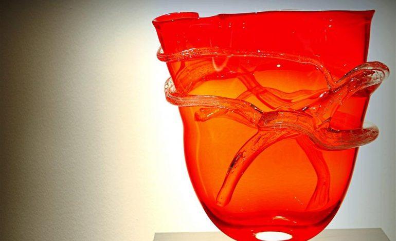 Czech artist s love affair with glass www.star2.com /culture/arts/2017/05/25/a-czech-glassmaker-jiri-pacineks-love-affair-with-glass/ Jiri Pacinek s Rudena (hand made and blow crystal glass, 2016).