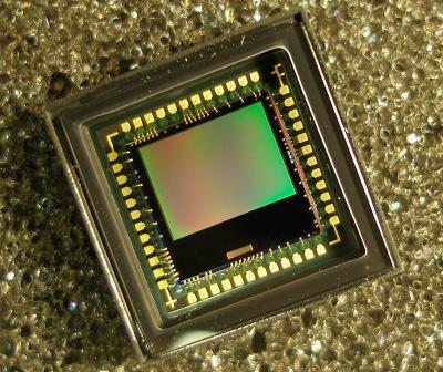 (2) Image sensor ( Photo detector ) Image sensor transfers light energy to electrical energy. There are various kinds of sensors such as CMOS and CCD sensors, and it provides with each merit.
