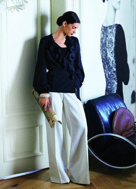 10/2011 Wrap blouse with ruffled collar By: burda style magazine http://www.burdastyle.