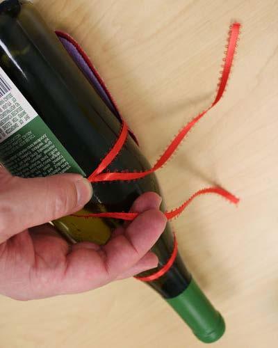 In-the-hoop bottle aprons are a great way to add fun to a hostess or Christmas gift, too.
