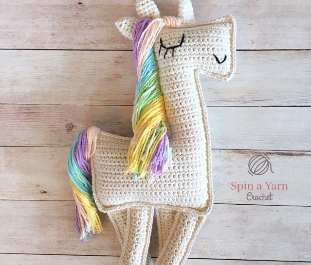 Ensemble de licorne «prêt à tricoter» Préparé avec amour par Coeur de Mailles Ragdoll Unicorn Free Crochet Pattern Un patron de Spin a Yarn Crochet 1 https://spinayarncrochet.