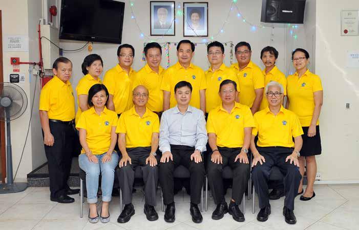 ANNUAL REPORT 2014/2015 MEI LING SENIOR ACTIVITY CENTRE FRONT ROW (FROM LEFT TO RIGHT): Lion Ong Ai King (1 st Vice President), Lion Richard Koong (Advisor), Dr.