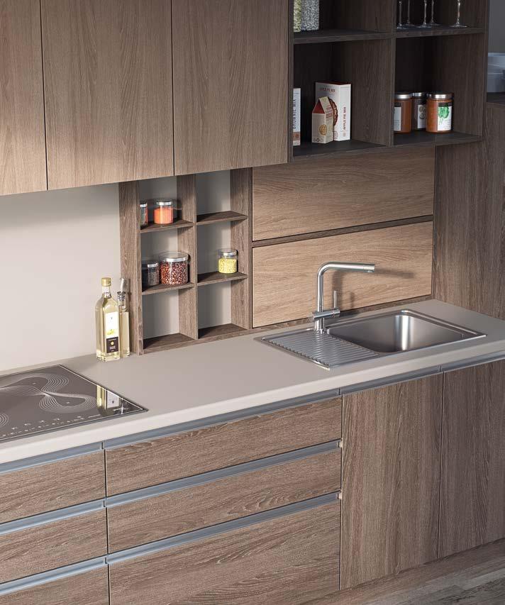 As a solid colour this worktop enables the Oak design doors and cabinets to take centre stage, as seen