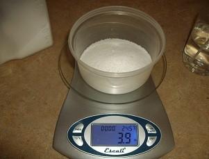 Put the old plastic container on the scale and weigh out the amount