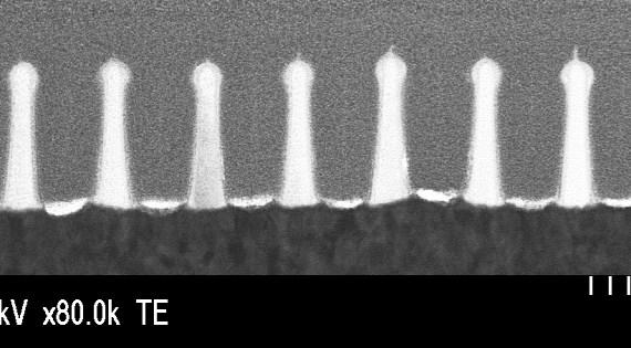 Aluminum nanowire polarizer