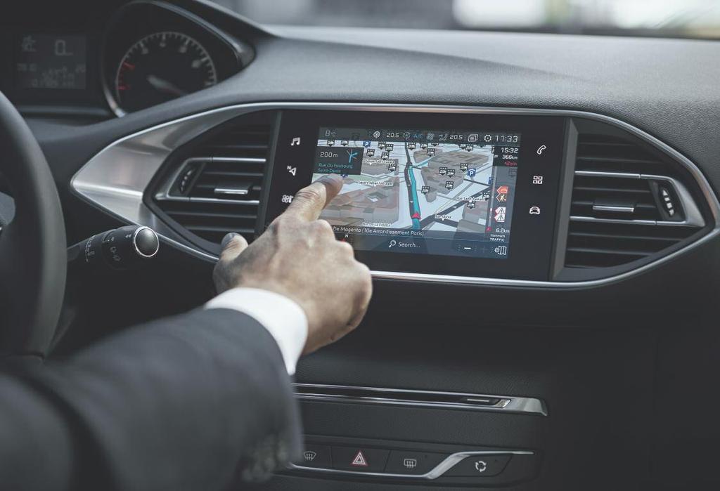 CarPlay * sau MirrorLink *, direct pe ecranul tactil al mașinii.