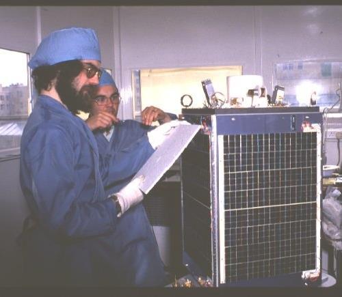 The History of SSTL & COTs COTs components were adopted early in SSTL s history their use became the norm in early