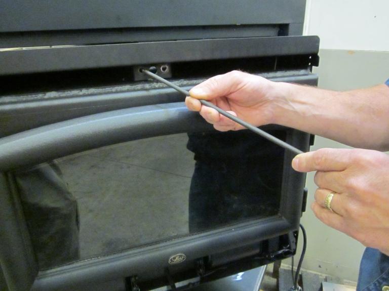 9. A flue adapter pull-stick is included with the insert to align