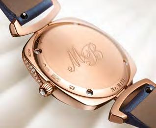 In addition, the polished case back of the watch offers plenty of space for personal dedications and pictorial motifs. At engraving.glashuetteoriginal.