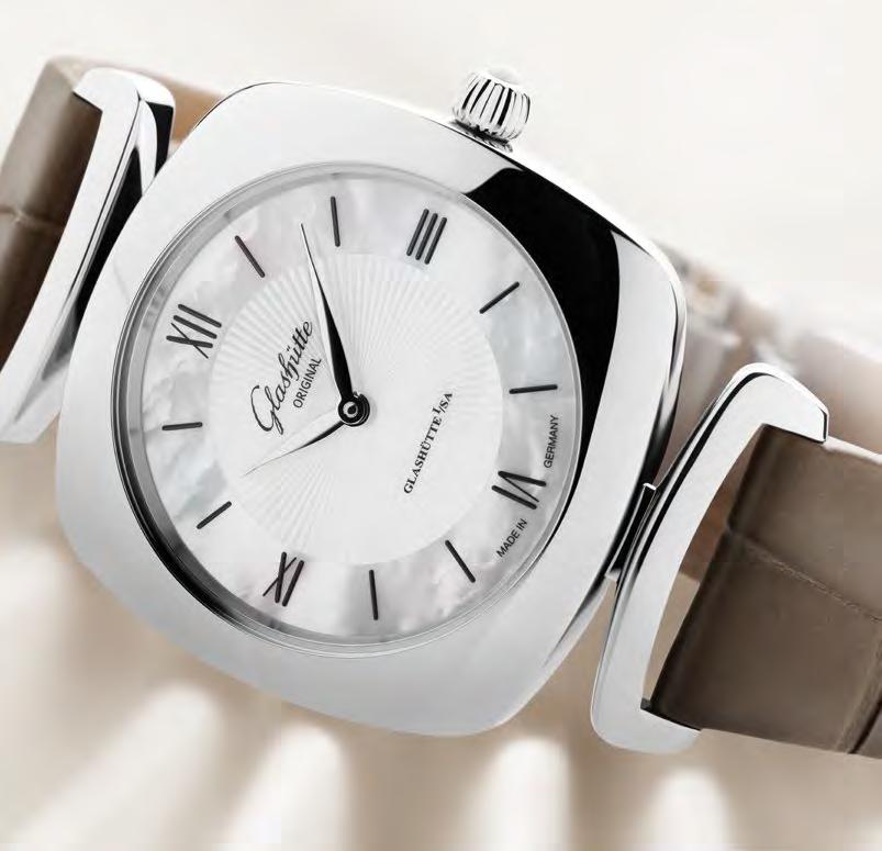 Pavonina Ladies Collection 171 CALIBRE 03-02 STAINLESS STEEL CASE D: 31 x 31 mm, H: 7.5 mm Left page REF. 1-03-02-05-02-30 WITH LOUISIANA ALLIGATOR LEATHER STRAP REF. 1-03-02-05-02-31 REF.