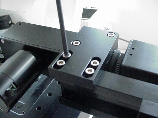 The right-angle microscope is connected to the dovetail slide with an intermediate bracket that allows for some perpendicular adjustment.