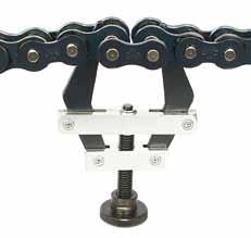 Chain ref: P 83 V S 84 V The chain is placed in the tool and the pins are pressed one by one through both outer plates.