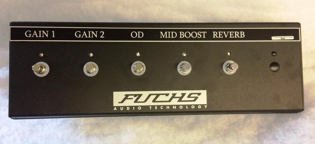 6 Footswitches Your ODS-Classic is provided with a 5-way footswitch which controls all functions on the amp. 5-Way footswitch: Connects via 5-pin Ethernet cable (supplied) to rear panel input.