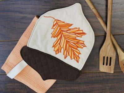 This pot holder gets a fun, autumn look thanks to its acorn shape and fall embroidery.