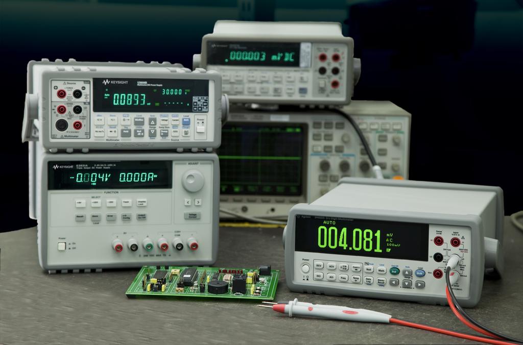 02 Keysight 34450A Multimeter 5.5 Digit Dual Display, Benchtop DMM Data Sheet Features Fast reading speed of up to 190 readings/sec 0.015% DCV accuracy Multiple connectivity options USB 2.