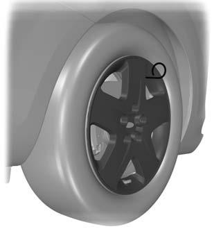Roţi şi pneuri Tipul 2 1 E122314 1. Introduceţi dispozitivul de scoatere a capacelor roţilor. 2. Scoateţi capacul roţii.