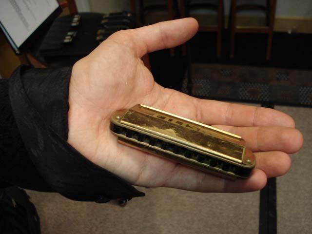 In recent years, Richard has made a living building custom harmonicas, as well as teaching harmonica technology.