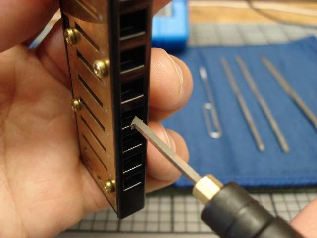 For this final technique, the draw scraper reaches into the reed slot to tune the reed.