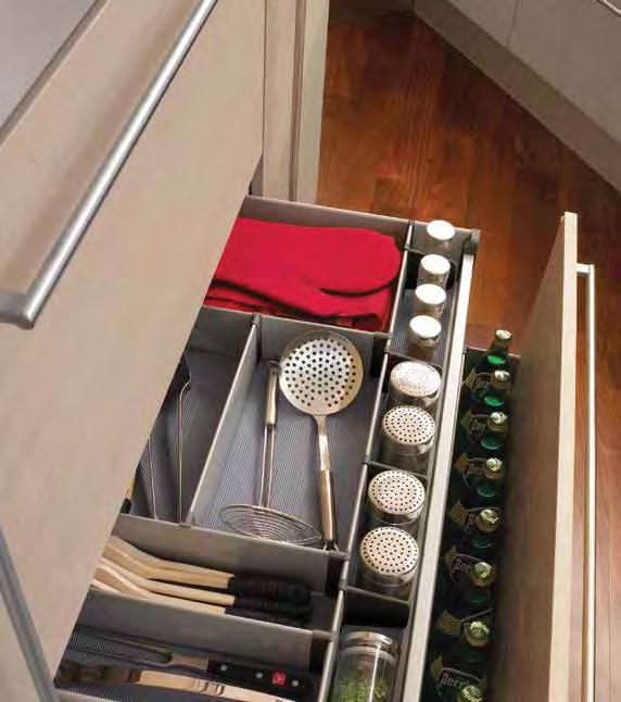 DRAWERS&RUNNERS AWORLDOFACCESSORIES A complete range with a wide variety of accessories to cover most organization needs, guaranteeing maximum space efficiency on standard and pot and pan drawers.